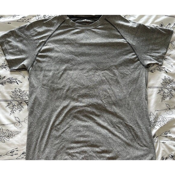 Rhone Performance T shirt - XL - Picture 1 of 3